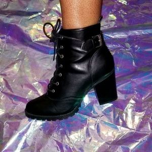 Black heel boots